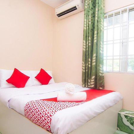 Oyo 1224 Hotel Hajah Rohayah Tanjong Malim Exterior photo