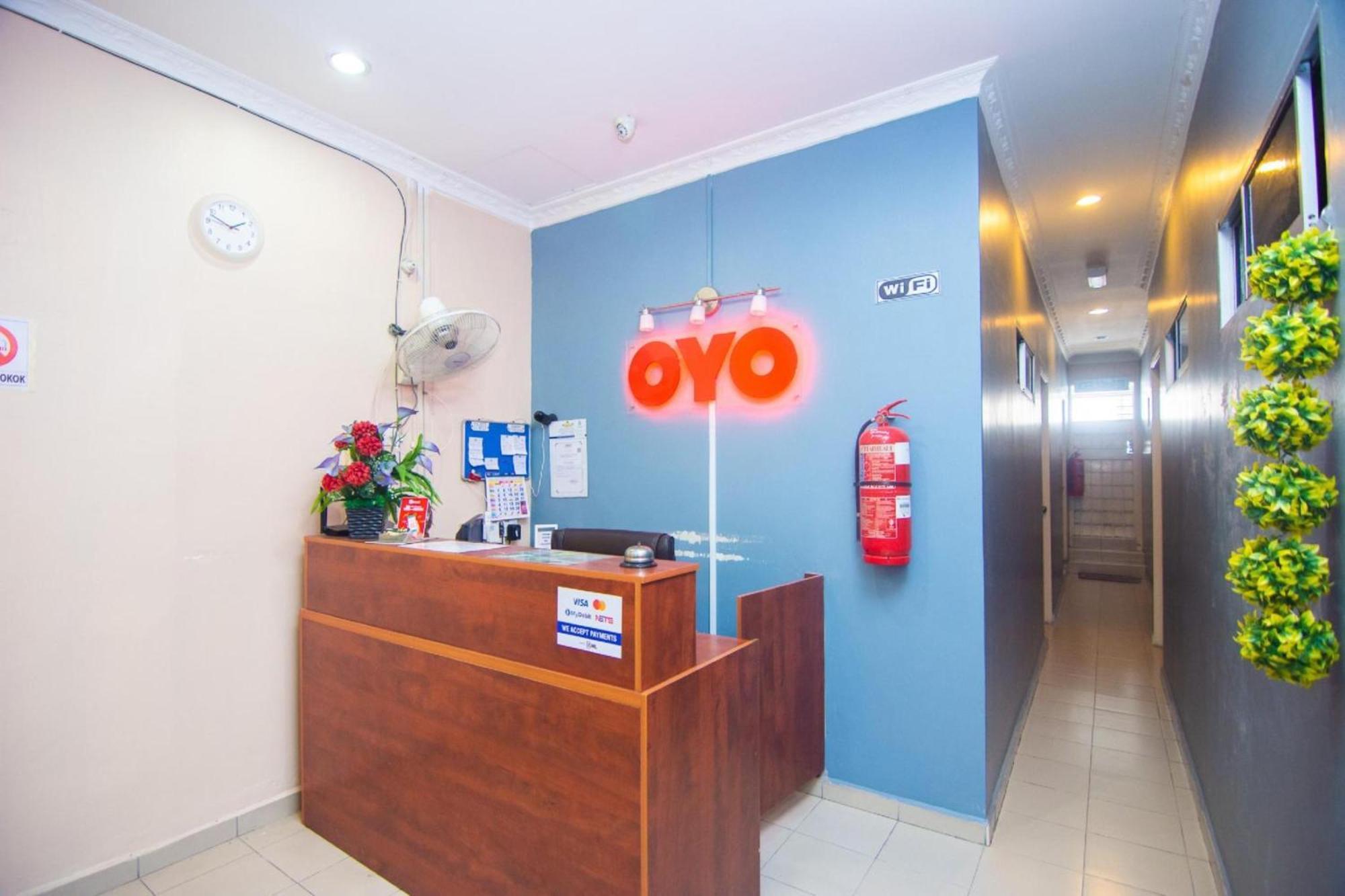 Oyo 1224 Hotel Hajah Rohayah Tanjong Malim Exterior photo